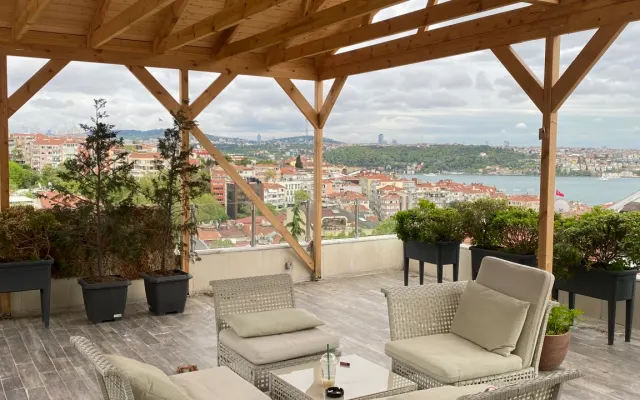 BEAUTIFUL FLAT IN THE HEART OF İSTANBUL W/ PRIVATE TERRACE