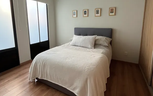 Schönes und helles Privatzimmer mit Bad in Rom
