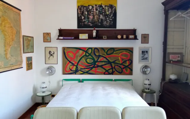 Dreibettzimmer - Komfort und Atmosphäre im Zentrum von Carrara