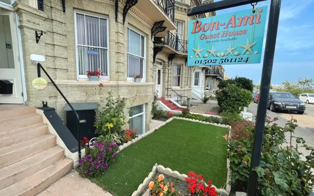 Beach fronted guest house with beautiful sea views