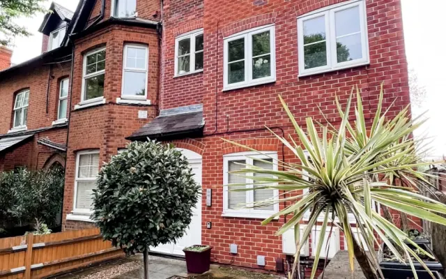 Welcome to our stunning apartment located in the heart of Twickenham.