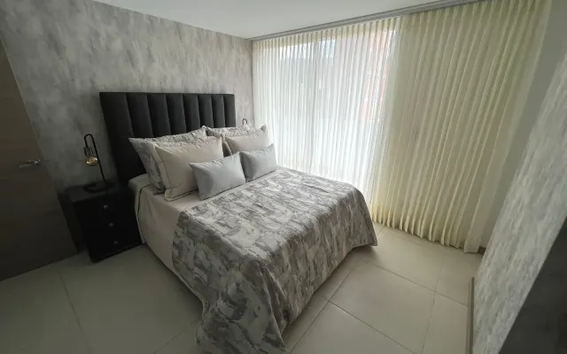 Appartement de luxe, 3 chambres, 3 salles de bains, cuisine entièrement
