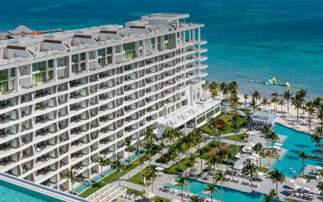 5-Star Resort in Cancun 1-Bedroom Ocean View. Luxe et détente.