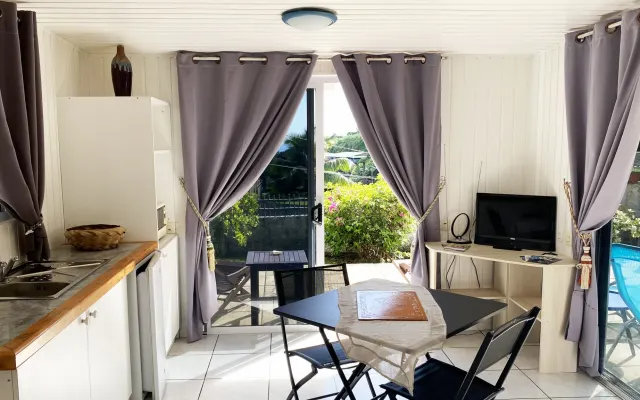MAHINA'S LODGE STUDIO SEA VIEW
