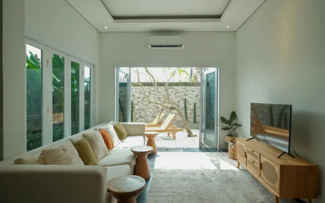 Stylish and private villa with tropical oasis vibes