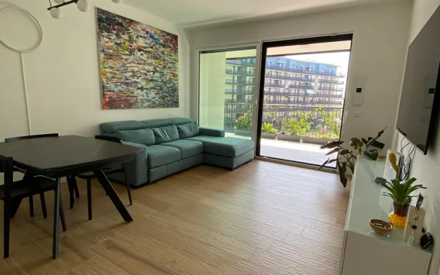 Quarto duplo luminoso com casa de banho privativa