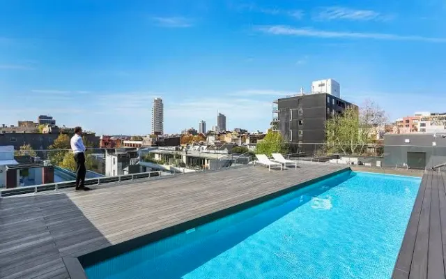 Unidade deslumbrante com piscina e quintal privado
