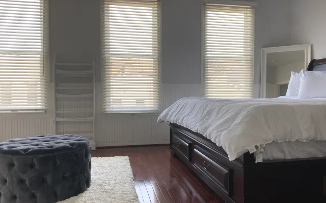 Beautiful views and private rooms in Baltimore City