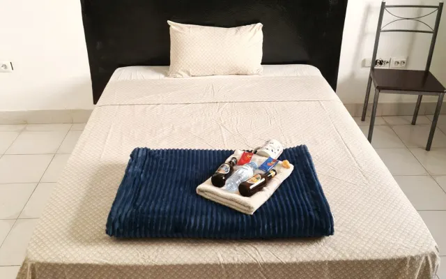 Quiet, bright double room with a balcony in the heart of Mindelo