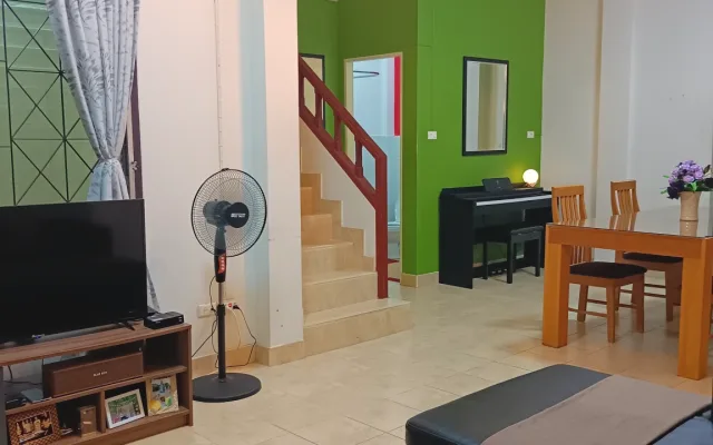 Una casa a schiera condivisa con 2 camere da letto nel centro di...