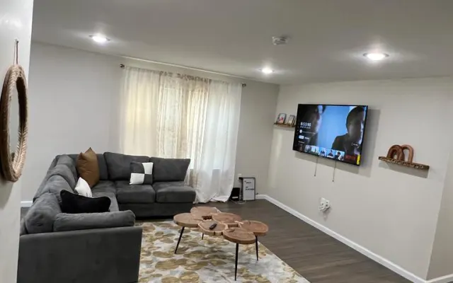 Havens 3 Kings , 2 Bath Apartment near EWR/NYC downtown Newark