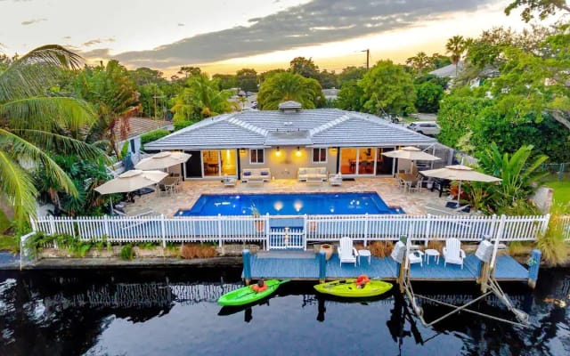 Ultimate Tropical Waterfront Retreat!