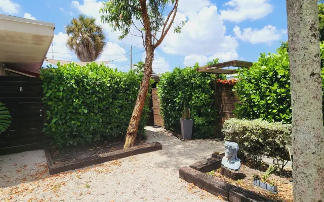New aparment private entrance in the hard of Miami