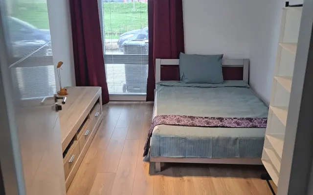 Chambre privée, entrée privée, salle de bain privée et parking gratuit