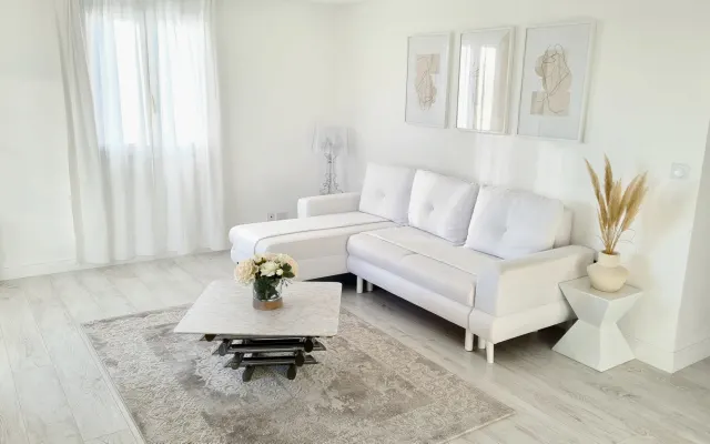 Beautiful, quiet, bright apartment on the heights of Saint-Raphaël