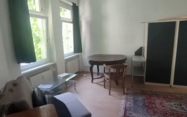 Bonjour, je m'appelle Andreas et je loue une chambre agréable...