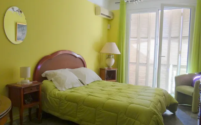 Zweibettzimmer mit Gemeinschaftsbad