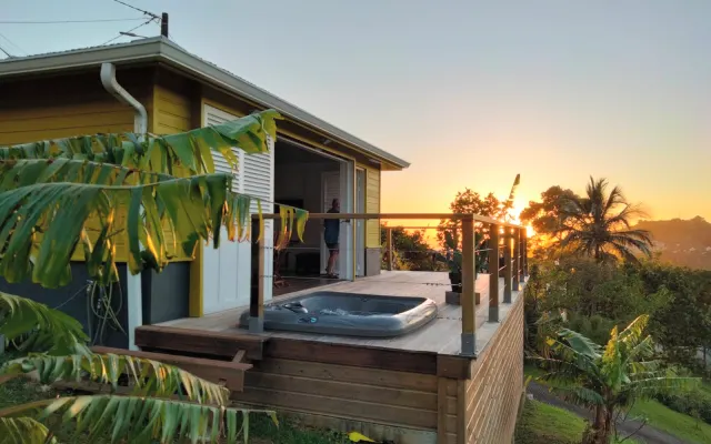 Cabaña criolla de madera con jacuzzi - Le TiLokal
