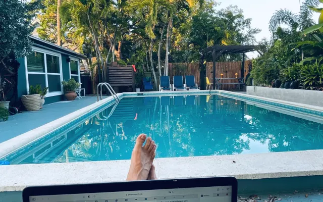 Blue Zone Oasis con una gran piscina en el corazón de Key West