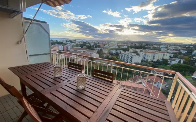 hermoso apartamento en planta alta vista al mar castillo de montaña...