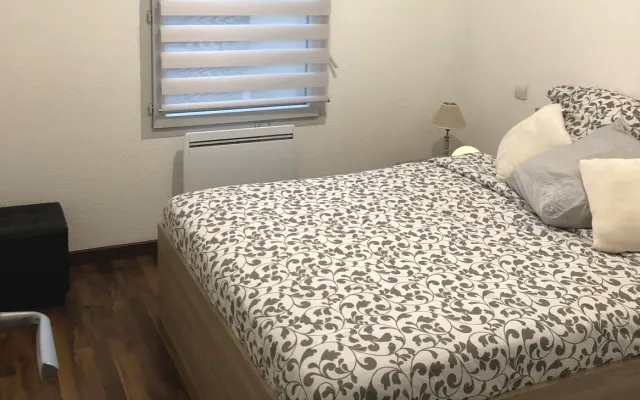 10 min from metro 3cocus close to ring road, local shops.