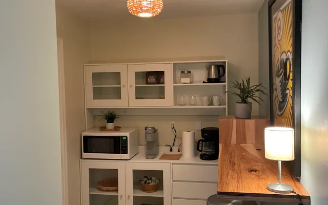 Modern, comfy condo right on Lake Michigan.  Great couples retreat.