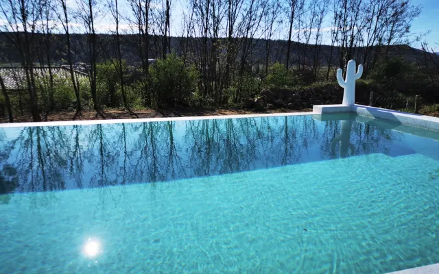 Gîte 3* in ******** Sud 07 in una proprietà con piscina