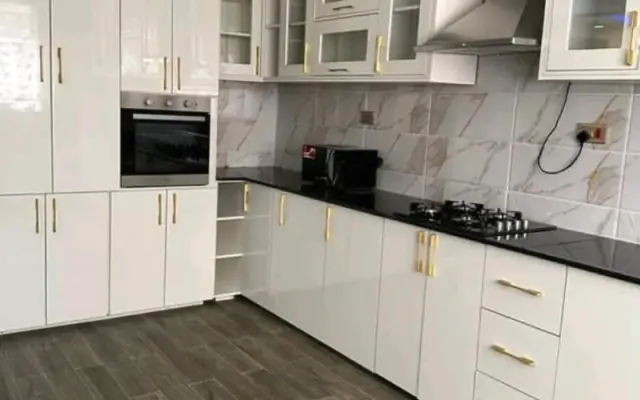 Bienvenue dans notre spacieux appartement de trois chambres situé sur...