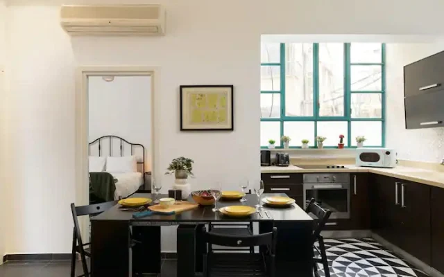 "Vintage Getaway"; Central & Chic; 3 min walk from the beach