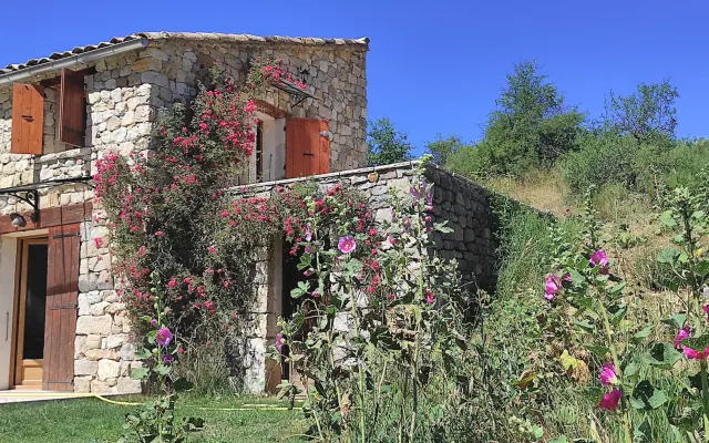 Complete accommodation in an idyllic natural setting.