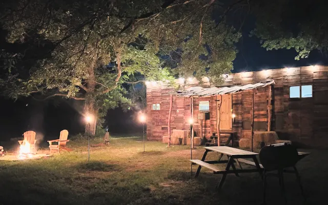 Belle cabane à deux pas de l'eau.