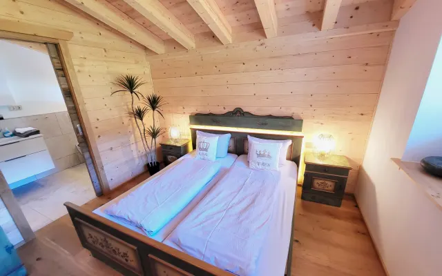 Beautiful guest room for two