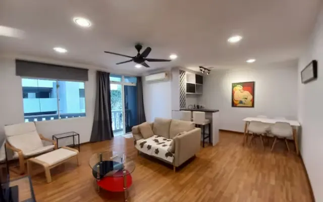 Comfy, renovated & quiet apartment in KL centre!
