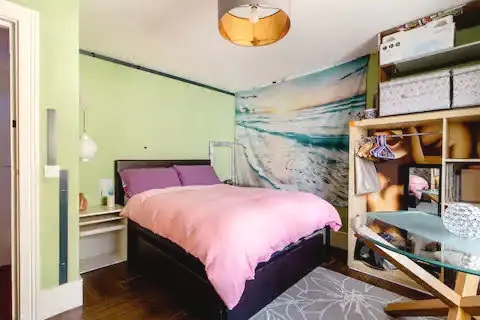 Large spacious room/N-Kensington. Gated Apartment Building entrance.