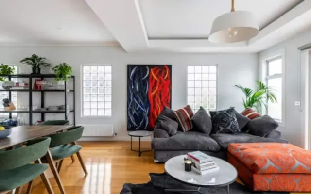 Spacious and light room in central Richmond location.