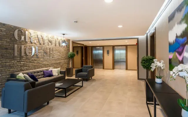 Fresh modern apartment with great views