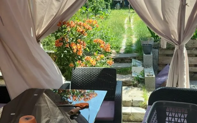 Bella villetta a schiera con giardino, barbecue e tranquillità a 10min