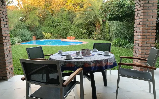 Casa con piscina en zona residencial