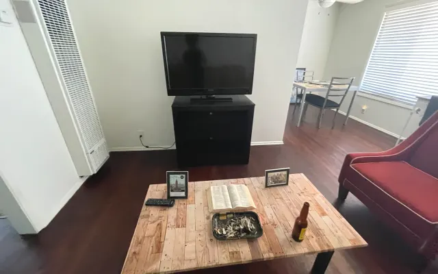 Nice beautiful kick back pad... gated 10 blocks from the beach...