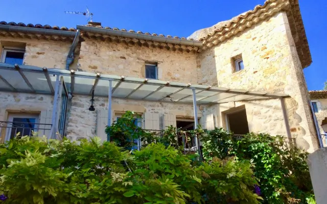 Bella casa di paese nel Gard provenzale con piscina privata