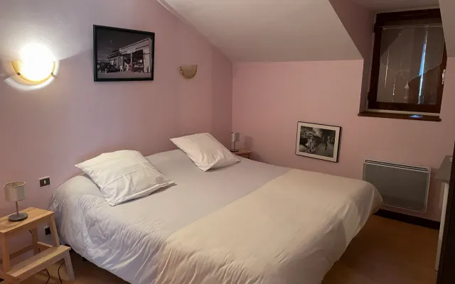 Unser Zimmer N°1
14 m2, teilbares Doppelbett 180x200