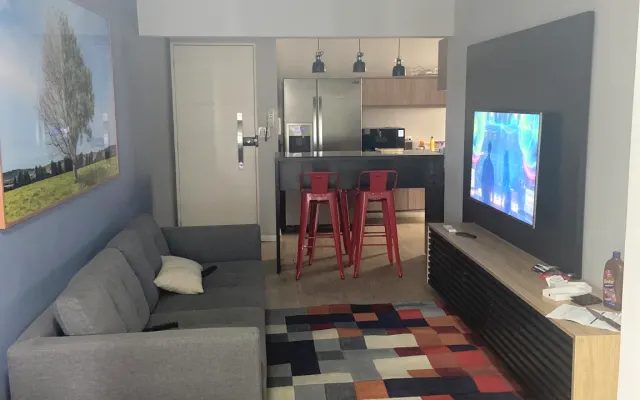 Quarto individual acolhedor e simpático com casa de banho privativa