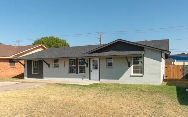 Beautiful home- Modern Comforts & Central Charm right off the loop