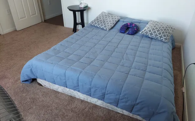 O meu quarto está disponível para um fim de semana. Vivemos com 4...