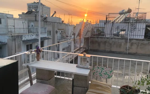 Csy Athen Wohnung, großer Balkon, ruhige Lage, asiatisches Essen/Geschä