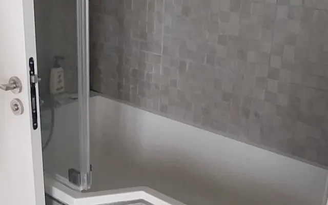 Hübsches kleines Haus an einer Privatstraße, nicht zu übersehen...