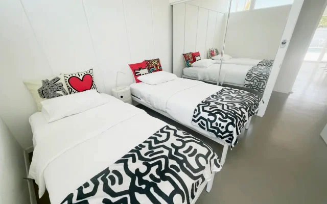 Habitación privada inspirada en Keith Haring en el centro de Palm...