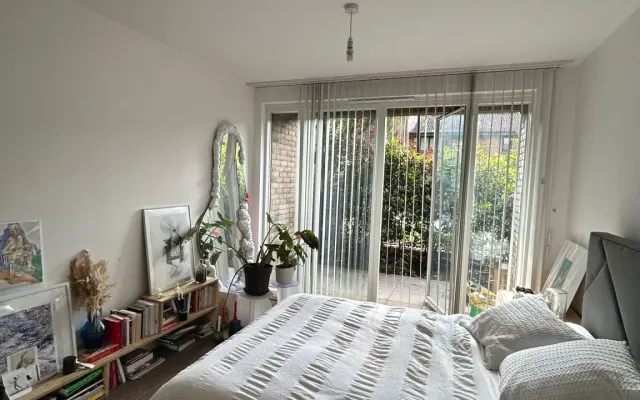 Spaziosa camera doppia con bagno nell'East London