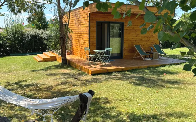 Près de Bordeaux, Studio de jardin équipé avec piscine et jacuzzi