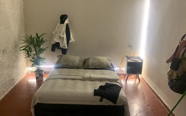Simple apartment block, well located in Aclimação, near Paulista